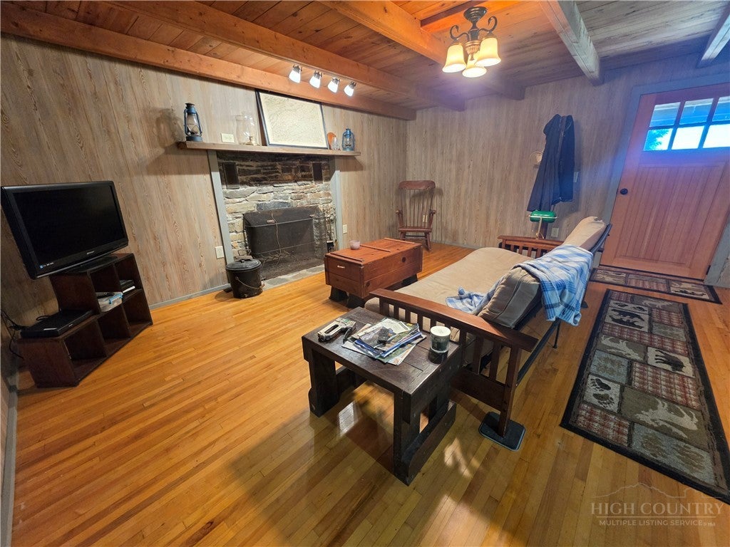 675 Clifton Springs Trl