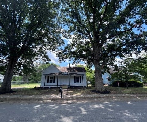 Photo of 603 Thomas Street, Reidsville, NC 27320 (MLS # 262759)