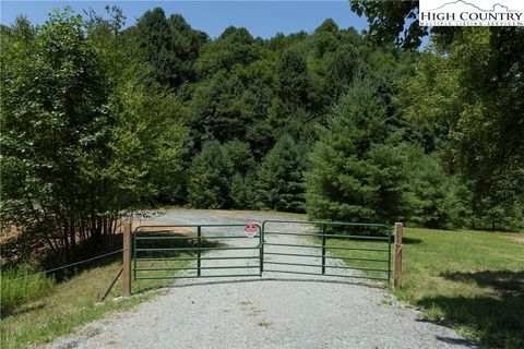 Photo of Tract 2 Sorrento Drive, Blowing Rock, NC 28605 (MLS # 257475)