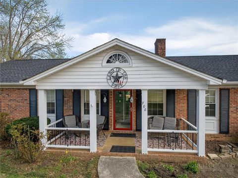 Photo of 708 NE Wilmore Street, Lenoir, NC 28645 (MLS # 261755)