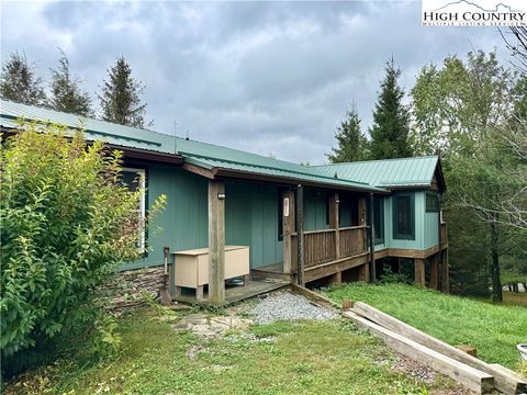 Photo of 211 Apple Way, Blowing Rock, NC 28605 (MLS # 258319)