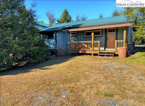 Photo of 211 Apple Way, Blowing Rock, NC 28605 (MLS # 258319)