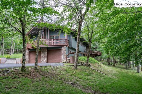 Photo of 103 Raven Road, Beech Mountain, NC 28604 (MLS # 256605)
