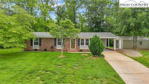 Photo of 225 E Greencrest Drive, Millers Creek, NC 28651 (MLS # 255991) Photo of 225 E Greencrest Drive, Millers Creek, NC 28651 (MLS # 255991)