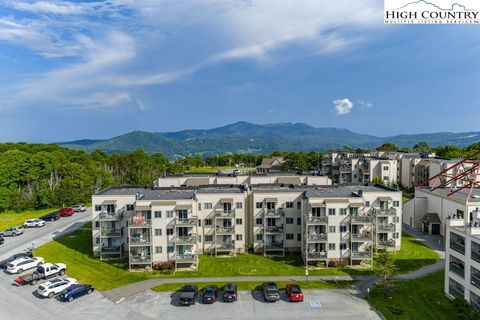 Photo of 301 Pinnacle Inn Drive #4214, Beech Mountain, NC 28604 (MLS # 256532)