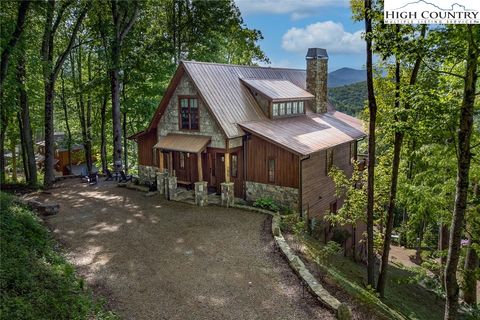 Photo of 95 Autumn Blaze Court, Banner Elk, NC 28604 (MLS # 257301)