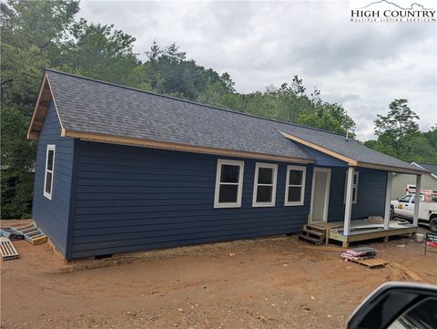 Photo of 109 Southside Drive, Sparta, NC 28675 (MLS # 256098) Photo of 109 Southside Drive, Sparta, NC 28675 (MLS # 256098)