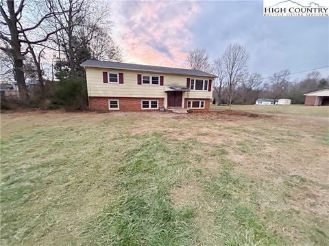 Photo of 2330 NE 40th Ave. Court, Hickory, NC 28601 (MLS # 259454)