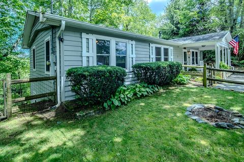 Photo of 492 Skyland View Drive, Blowing Rock, NC 28605 (MLS # 261590)
