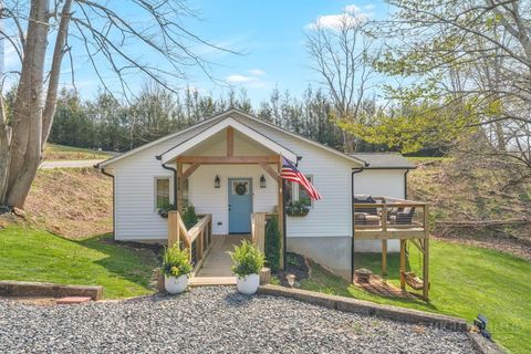 Photo of 656 Mulatto Mountain Road, West Jefferson, NC 28694 (MLS # 260880)