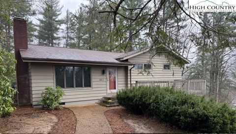 Photo of 115 Edgewood Path, Blowing Rock, NC 28605 (MLS # 254884)