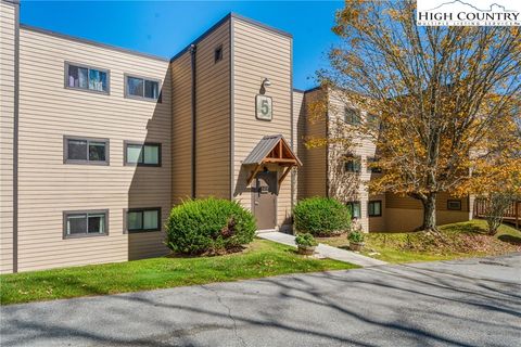 Photo of 105 Sugar Ski Drive #534, Sugar Mountain, NC 28604 (MLS # 258518)