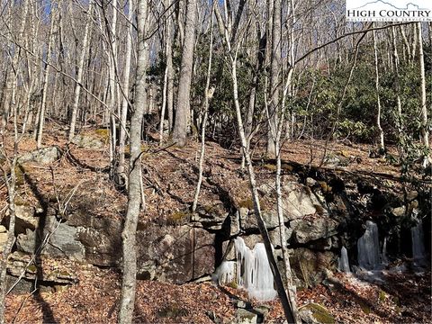 Photo of 117 Smoketree Road, Beech Mountain, NC 28604 (MLS # 259525)