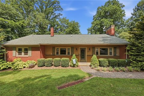 Photo of 113 Hamilton Drive, Jefferson, NC 28640 (MLS # 262870)