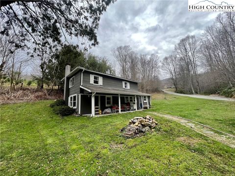 Photo of 2601 Mountain Dale Road, Vilas, NC 28692 (MLS # 242757)