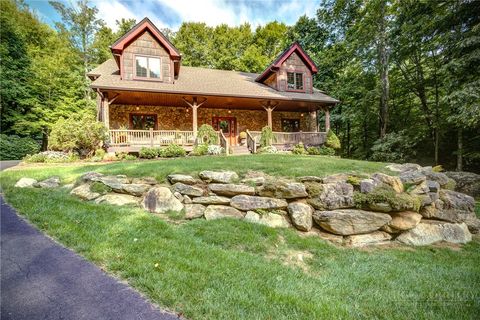 Photo of 161 Cobblestone Bridge Lane, Banner Elk, NC 28604 (MLS # 261546)