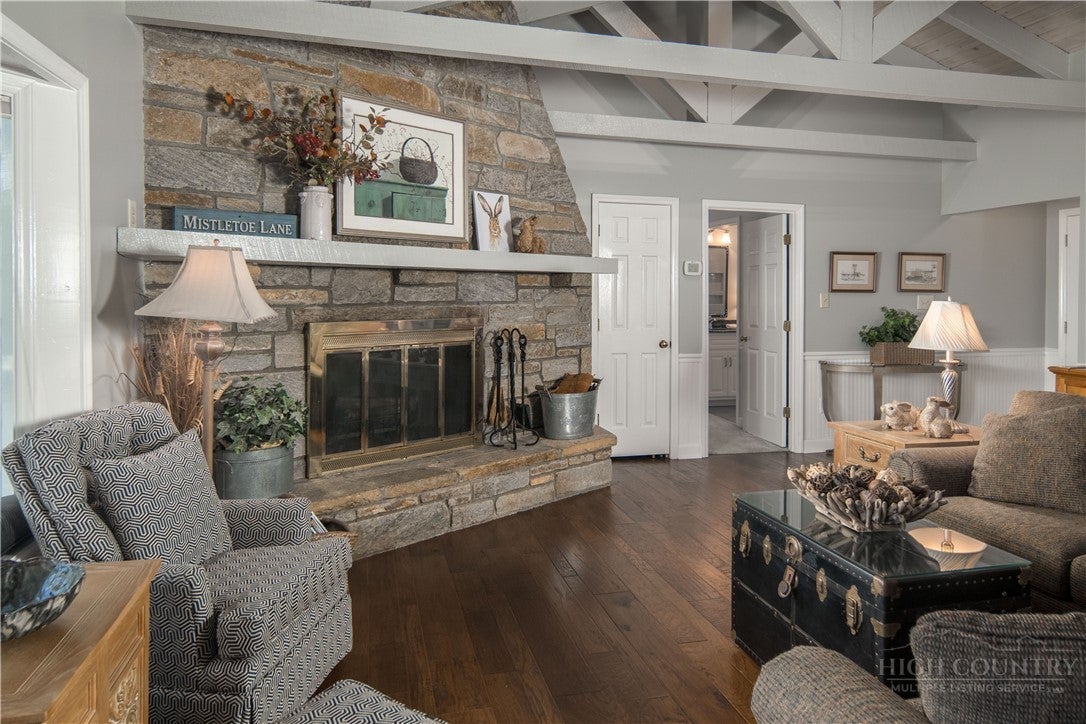 362 Mistletoe Lane