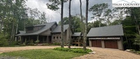 Photo of 137 Mountain Breeze Knoll Knl, Blowing Rock, NC 28605 (MLS # 260184)