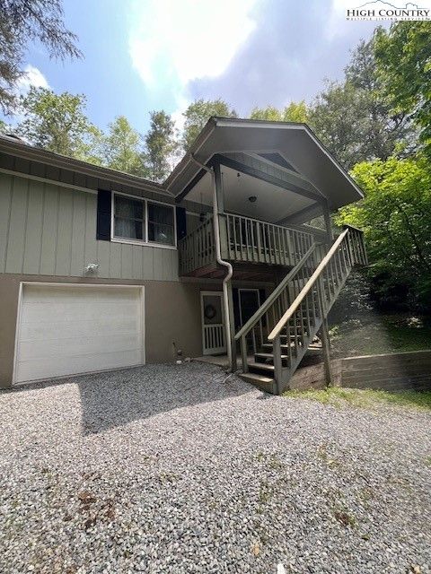 Photo of 100 Harbor Lane, Newland, NC 28657 (MLS # 255937) Photo of 100 Harbor Lane, Newland, NC 28657 (MLS # 255937)