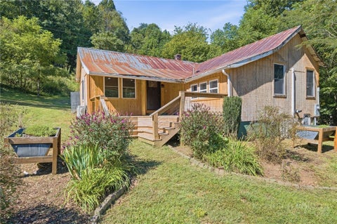 Homes For Sale - 325 Sawyers Rd Rd<br/> Ashe County, Warrensville, NC 28693