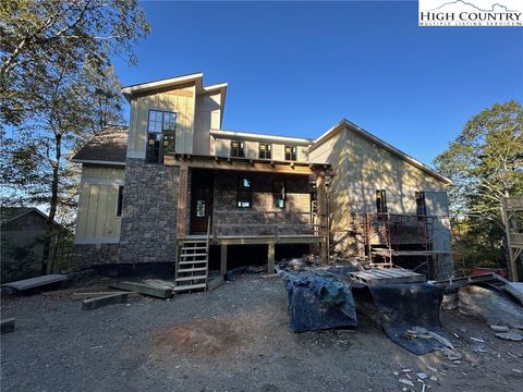Photo of 206 Spruce Pine Trail, Blowing Rock, NC 28605 (MLS # 258516)