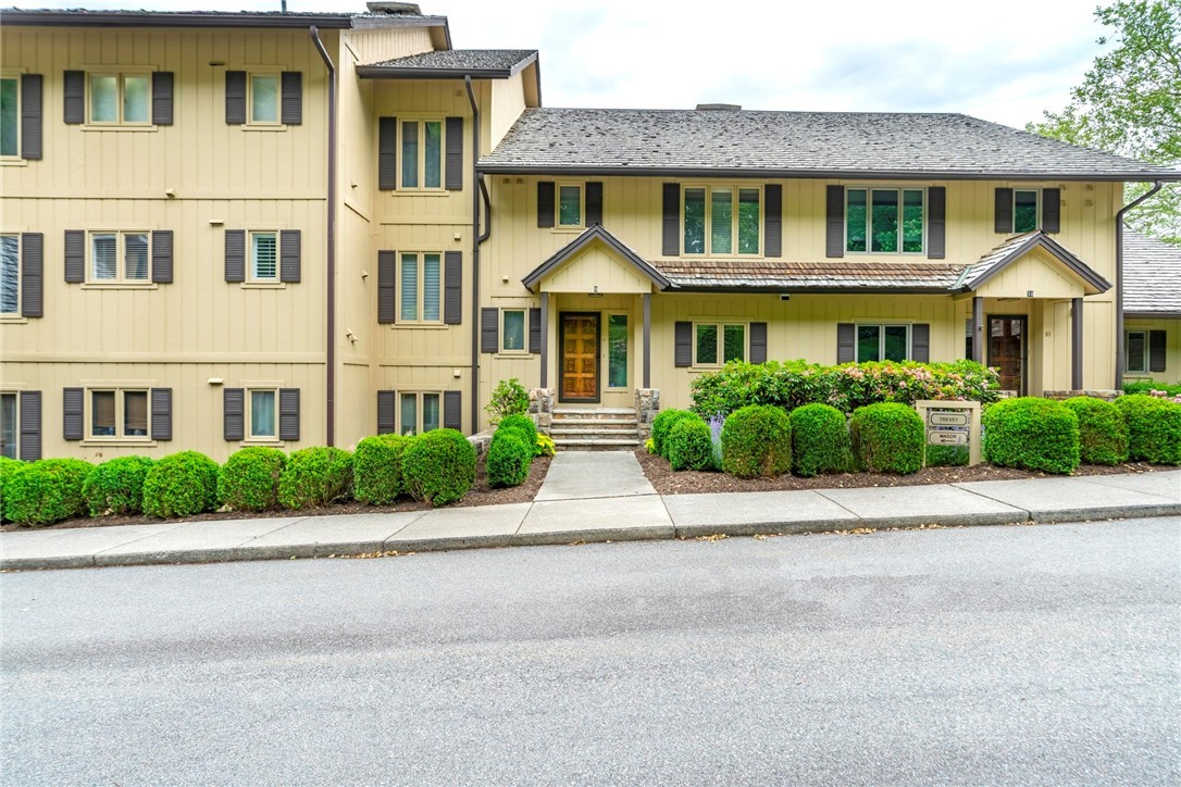 361 The Lakes C-9