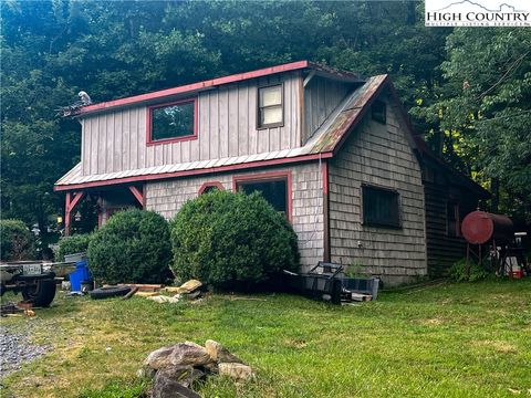 Photo of 5539 NC 105 Highway, Banner Elk, NC 28604 (MLS # 257629)