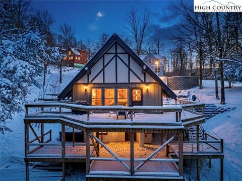 Photo of 905 Charter Hills Road, Beech Mountain, NC 28604 (MLS # 260008)