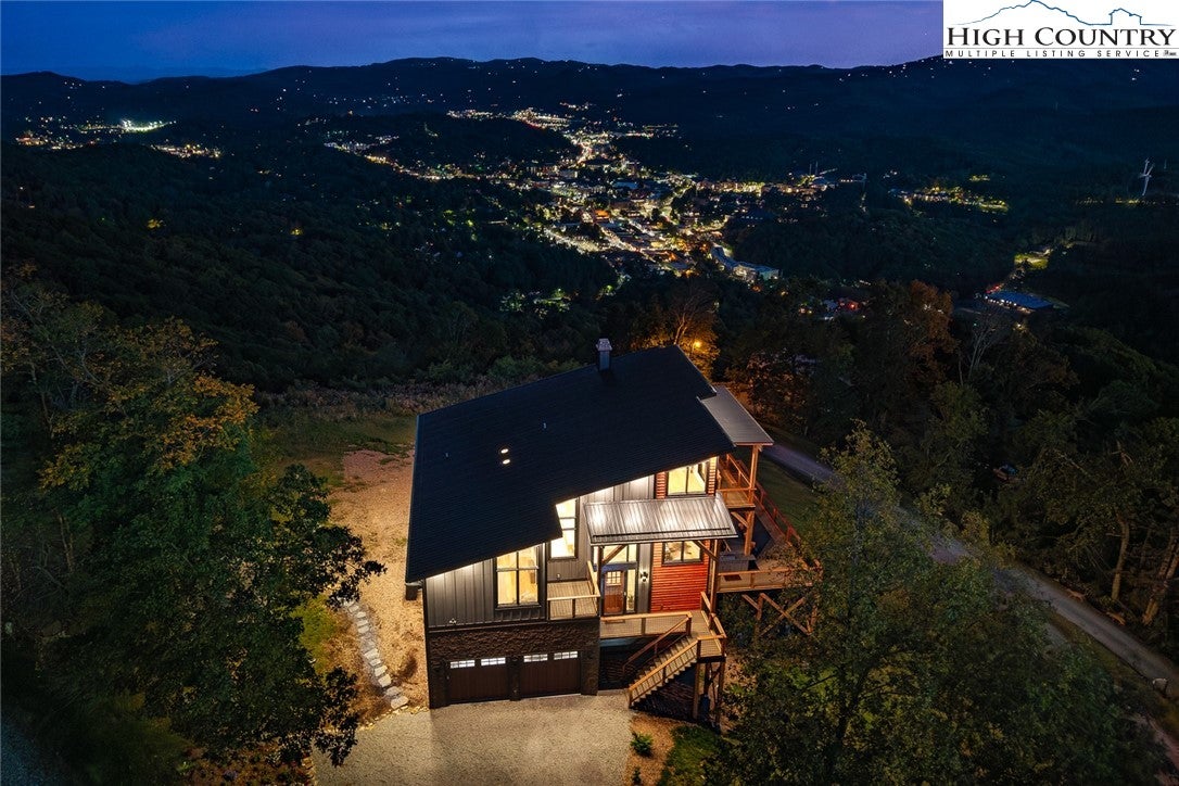 1180 Pinnacle Drive
