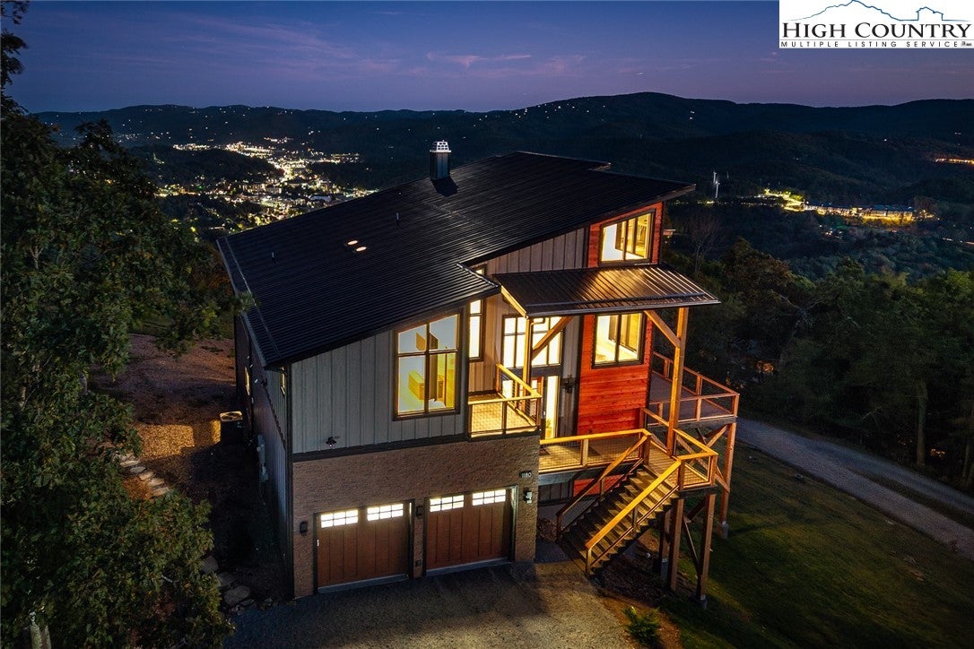 1180 Pinnacle Drive