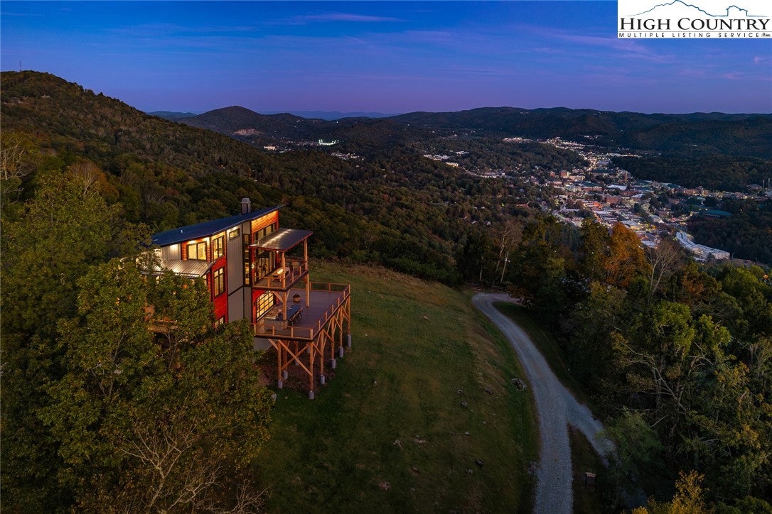 1180 Pinnacle Drive