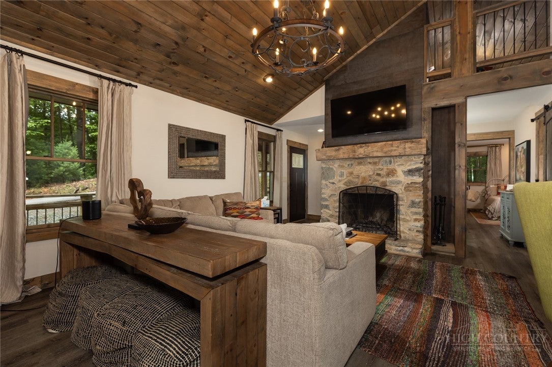 340 W Horse Shoe Ridge Road