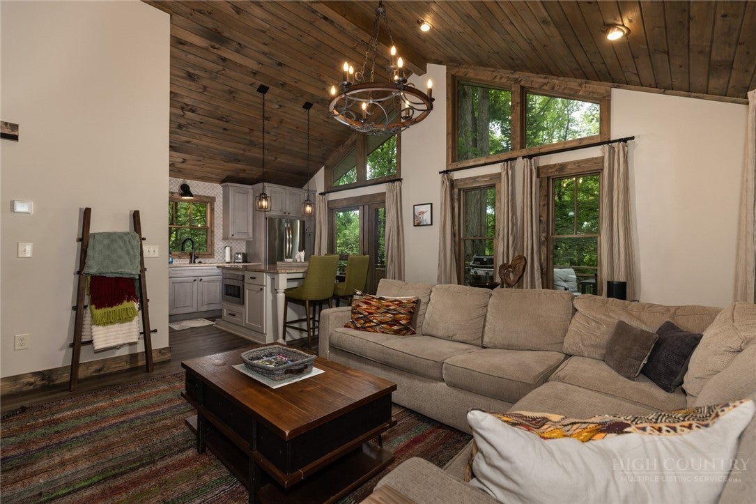 340 W Horse Shoe Ridge Road