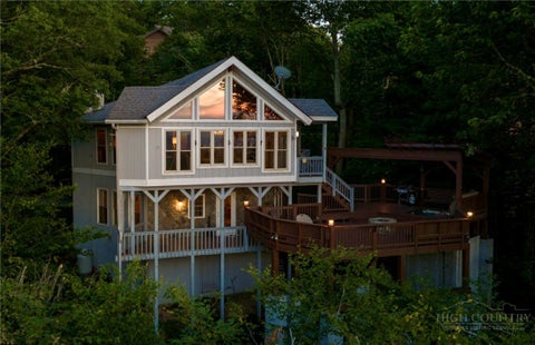 Photo of 130 Raven Road, Beech Mountain, NC 28604 (MLS # 262663)