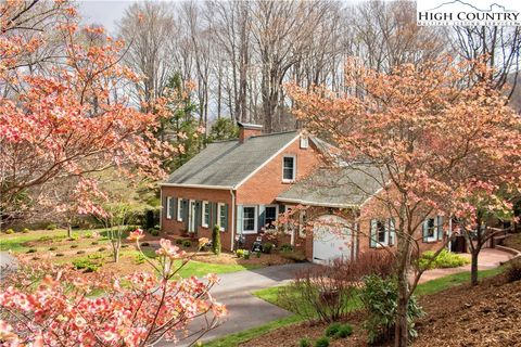 Photo of 303 Wade E Vannoy Drive, West Jefferson, NC 28694 (MLS # 254797)