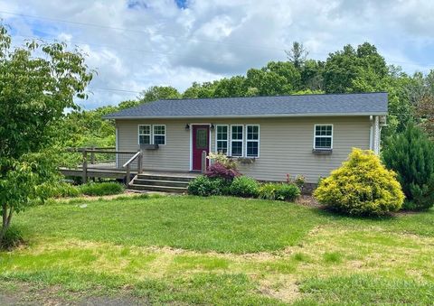 Photo of 417 Will Vannoy (Upper Level) Road, West Jefferson, NC 28694 (MLS # 261890)