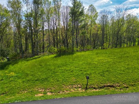 Photo of Lot WR-39 Cloud Rest Drive, Elk Park, NC 28604 (MLS # 261563)