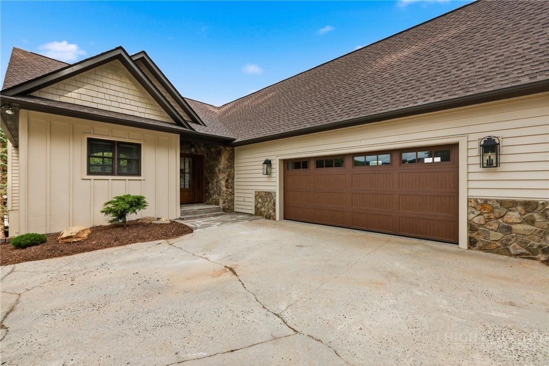 643 W Landing