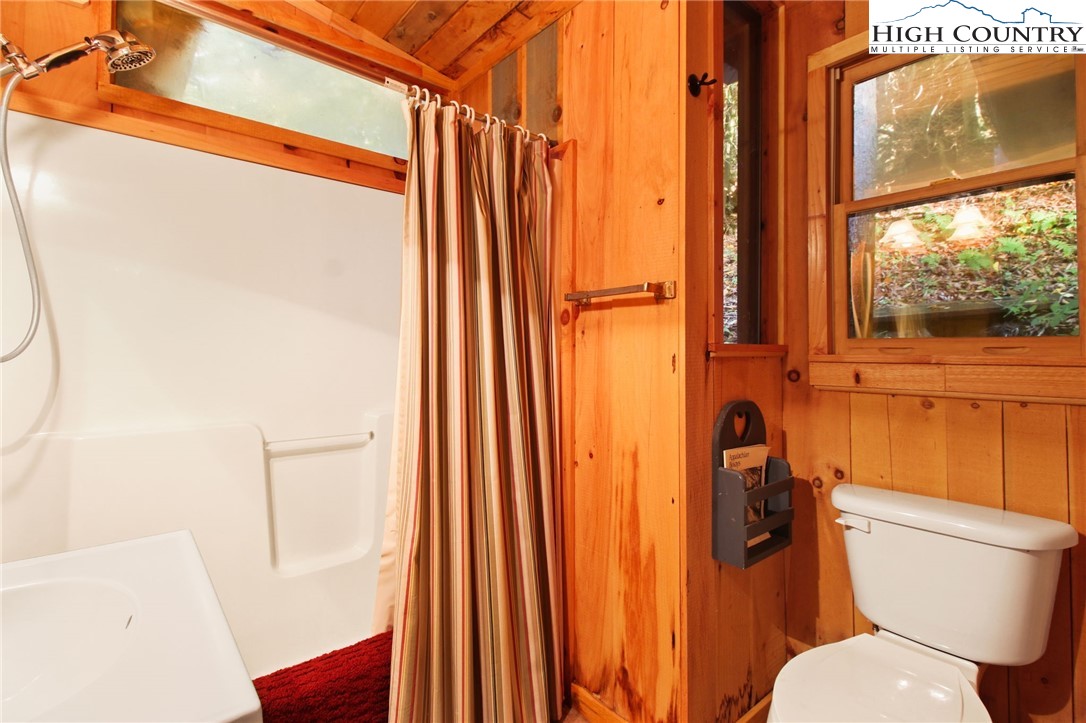 Boone, North Carolina 28607, United States, 3 Bedrooms Bedrooms, ,4 BathroomsBathrooms,Residential,Active,30403