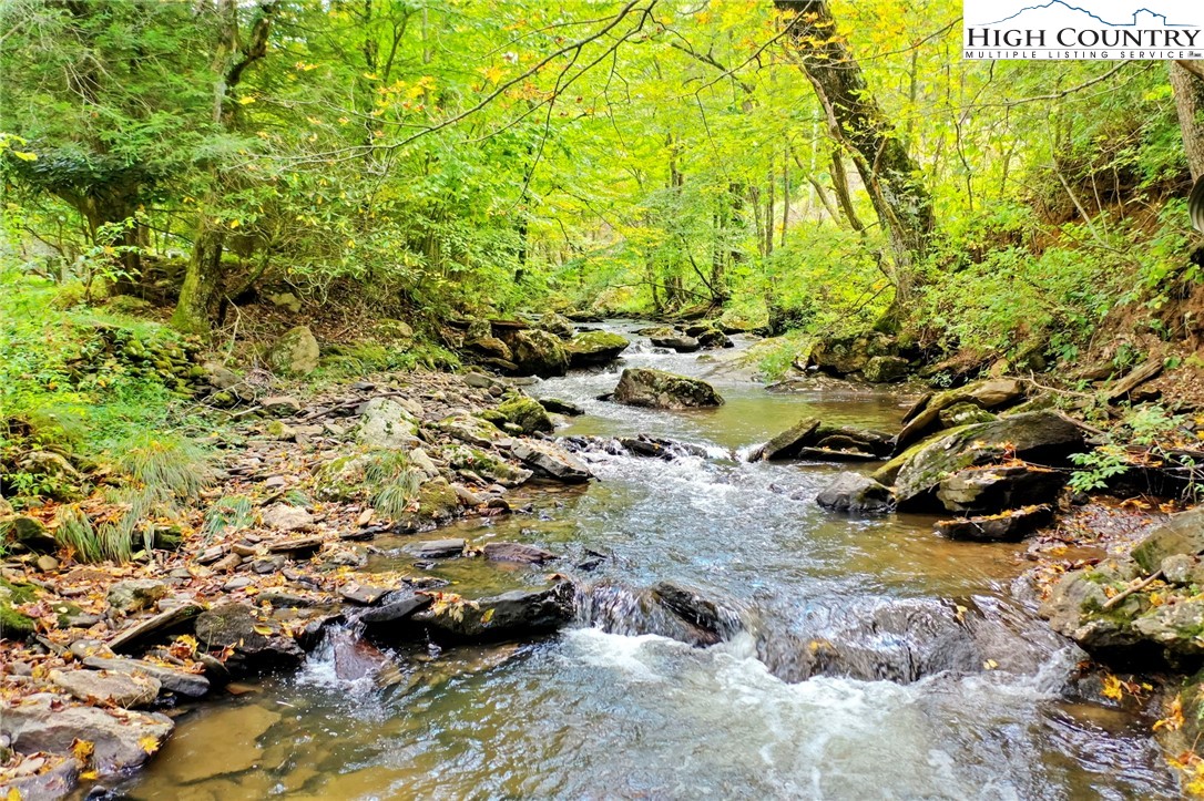 Boone, North Carolina 28607, United States, 3 Bedrooms Bedrooms, ,4 BathroomsBathrooms,Residential,Active,30403