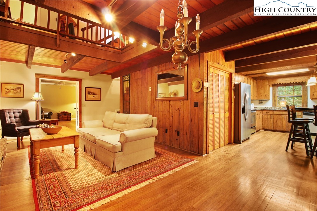 Boone, North Carolina 28607, United States, 3 Bedrooms Bedrooms, ,4 BathroomsBathrooms,Residential,Active,30403