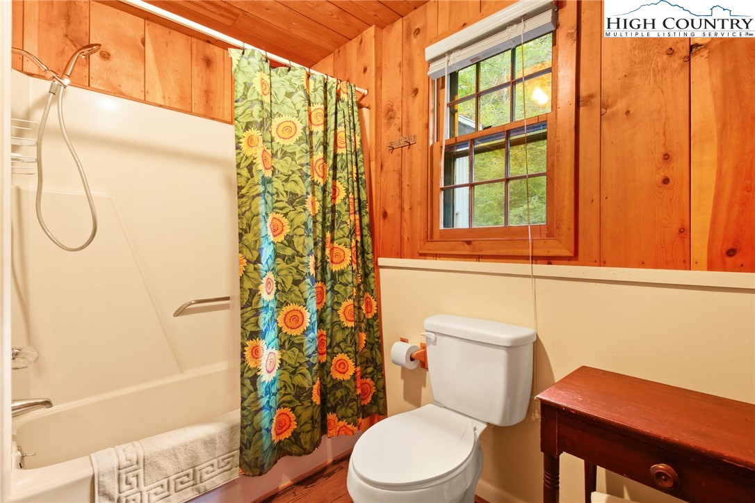 Boone, North Carolina 28607, United States, 3 Bedrooms Bedrooms, ,4 BathroomsBathrooms,Residential,Active,30403