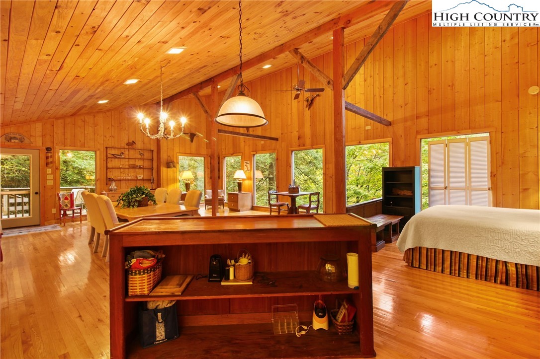 Boone, North Carolina 28607, United States, 3 Bedrooms Bedrooms, ,4 BathroomsBathrooms,Residential,Active,30403