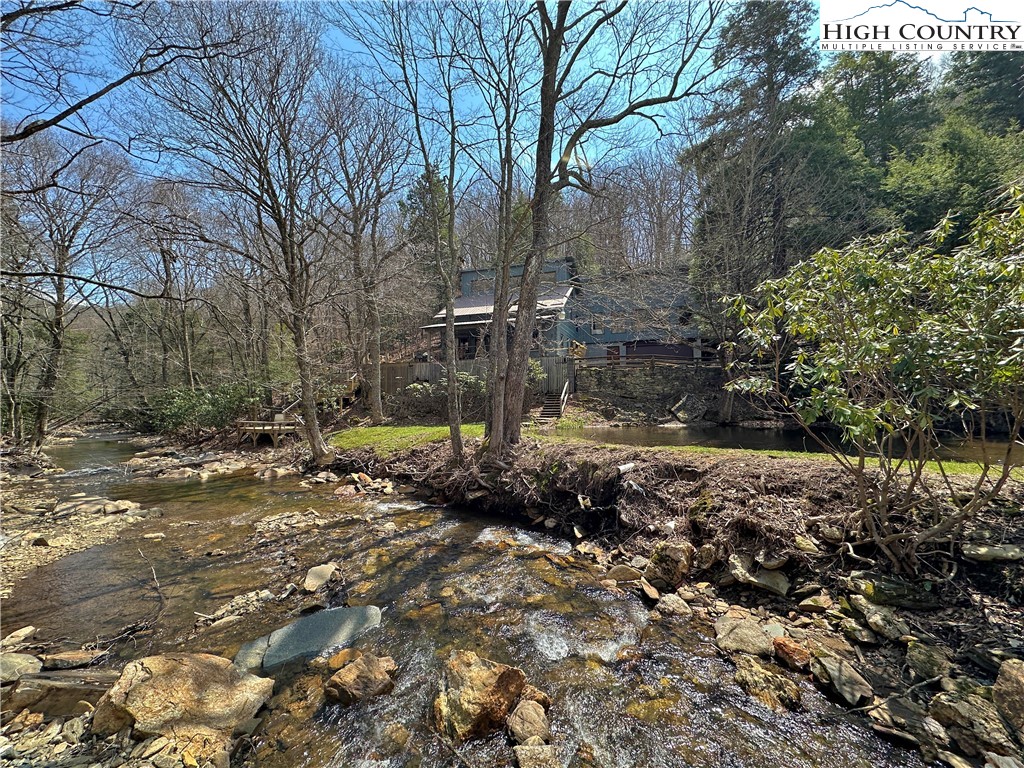 Boone, North Carolina 28607, United States, 3 Bedrooms Bedrooms, ,4 BathroomsBathrooms,Residential,Active,30403