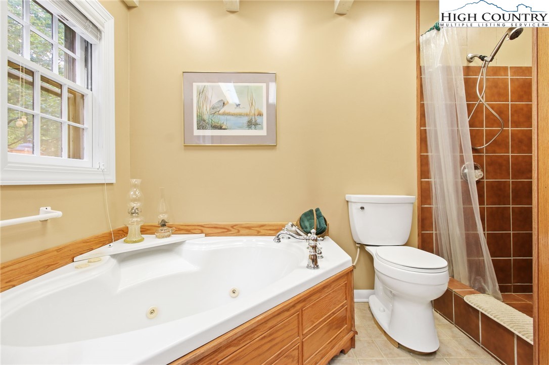 Boone, North Carolina 28607, United States, 3 Bedrooms Bedrooms, ,4 BathroomsBathrooms,Residential,Active,30403