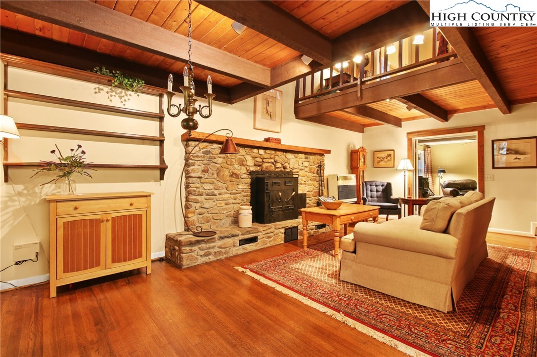 Boone, North Carolina 28607, United States, 3 Bedrooms Bedrooms, ,4 BathroomsBathrooms,Residential,Active,30403