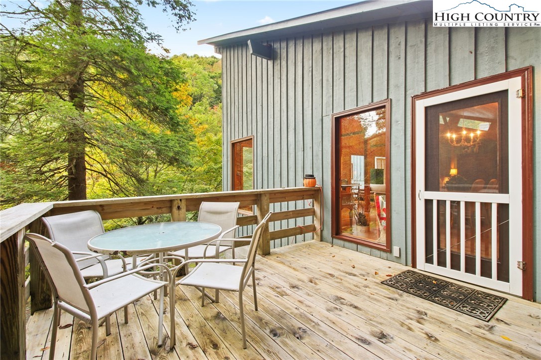 Boone, North Carolina 28607, United States, 3 Bedrooms Bedrooms, ,4 BathroomsBathrooms,Residential,Active,30403