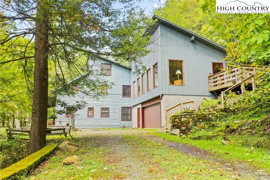 Boone, North Carolina 28607, United States, 3 Bedrooms Bedrooms, ,4 BathroomsBathrooms,Residential,Active,30403