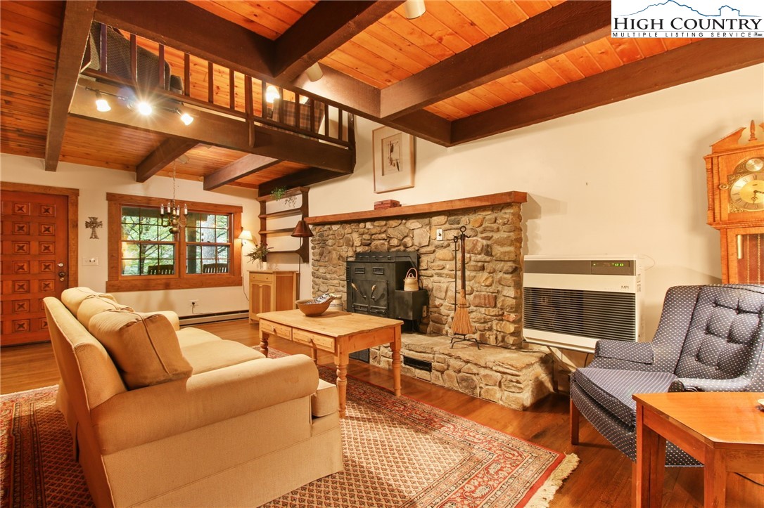 Boone, North Carolina 28607, United States, 3 Bedrooms Bedrooms, ,4 BathroomsBathrooms,Residential,Active,30403