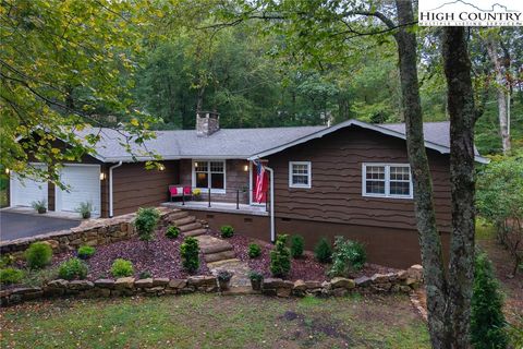 Photo of 1577 Green Hill Road, Blowing Rock, NC 28605 (MLS # 257750)